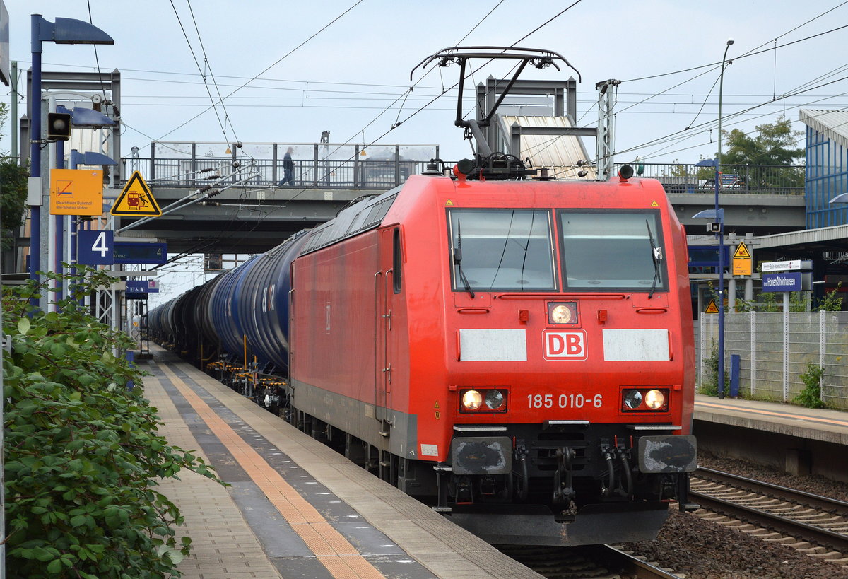 185 010-6 mit Kesselwagenzug am 27.09.17 Bf. Berlin-Hohenschönhausen.