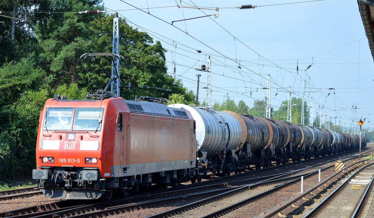 185 013-0 mit Kesselwagenzug (umweltgefährdende flüssige Stoffe) am 07.08.15 Berlin-Hirschgarten.