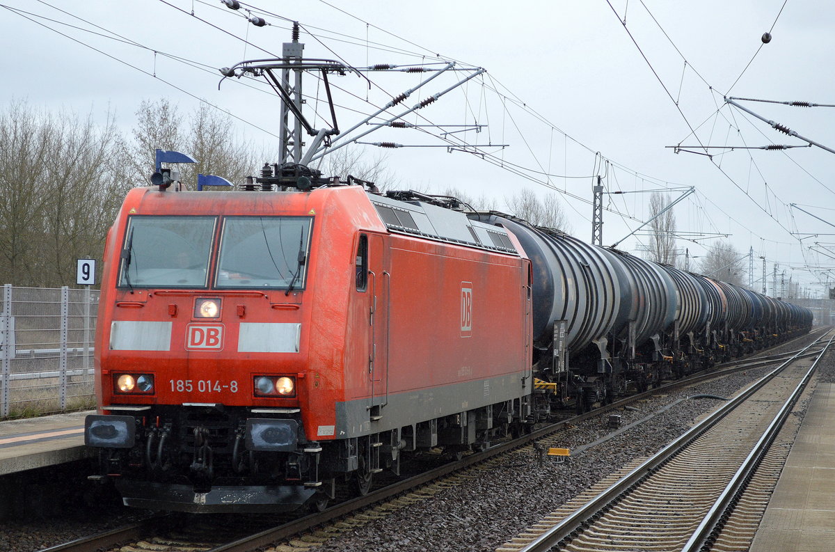 185 014-8 mit Kesselwagenzug (leer) Richtung Stendell am 10.03.17 Bf. Berlin-Hohenschönhausen.