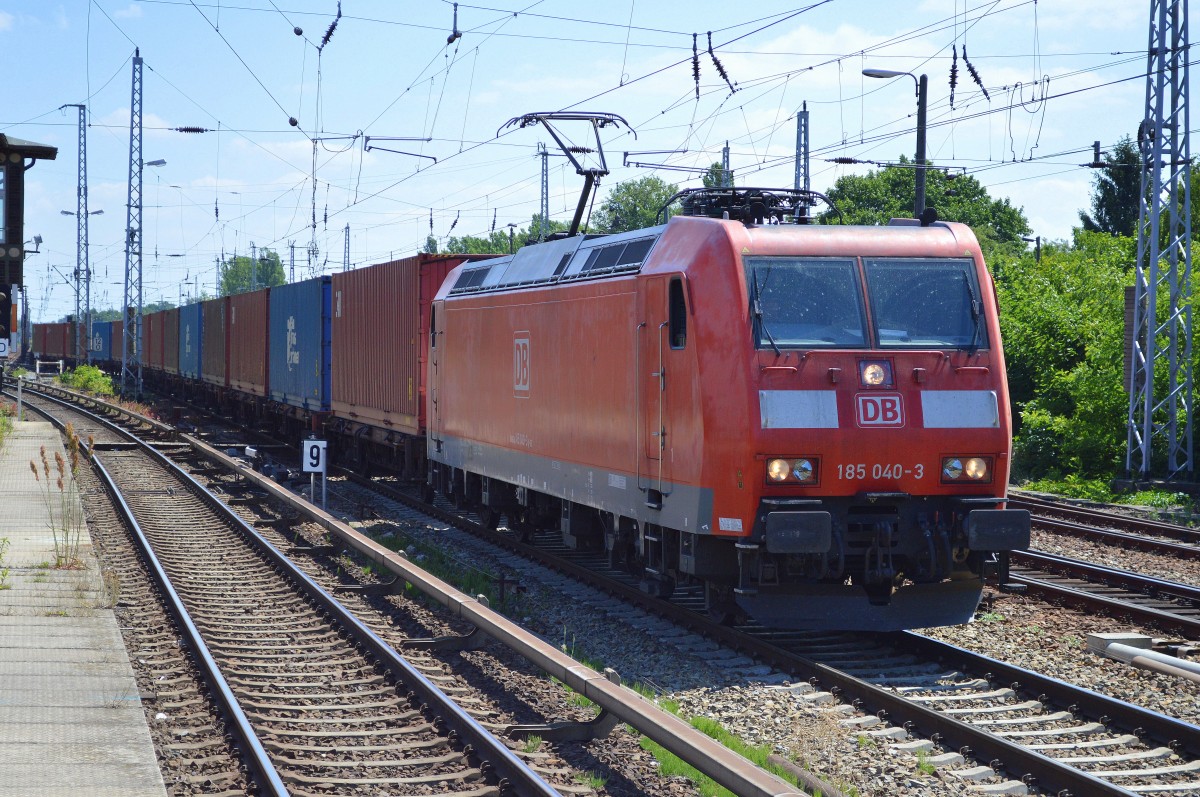 185 040-3 mit Containerzug am 17.06.15 Berlin-Köpenick.
