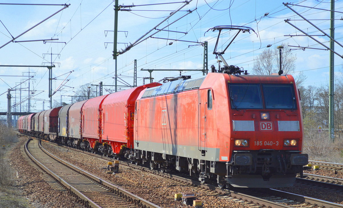 185 040-3 mit einem Coiltransportzug am 22.03.17 Bf. Flughafen Berlin-Schönefeld.