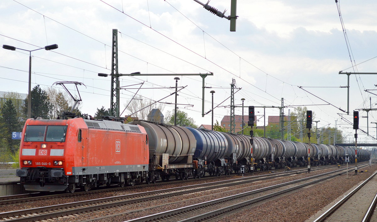 185 046-0 mit Kesselwagenzug (leer)Richtung Stendell am 21.04.17 BF. Flughafen Berlin-Schönefeld.