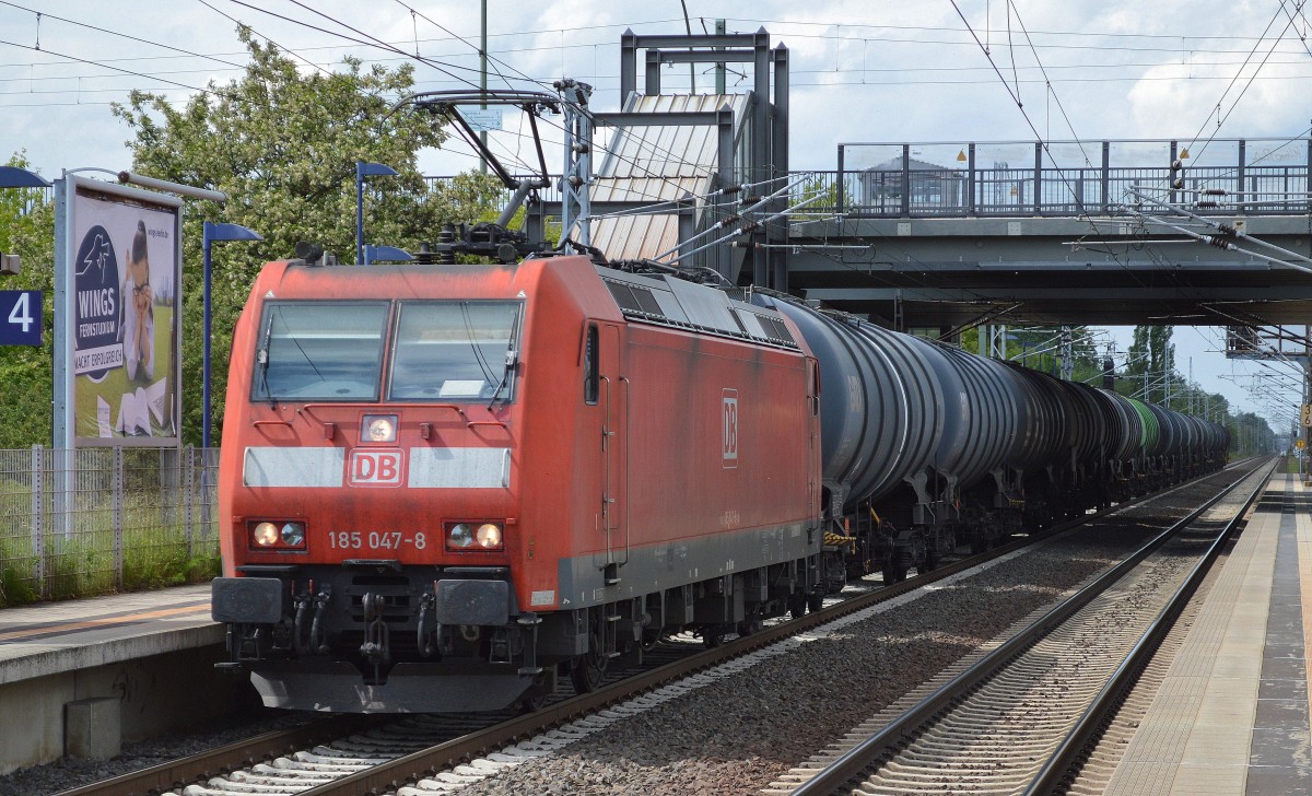 185 047-8 mit Kesselwagenzug am 03.06.15 Berlin-Hohenschönhausen.