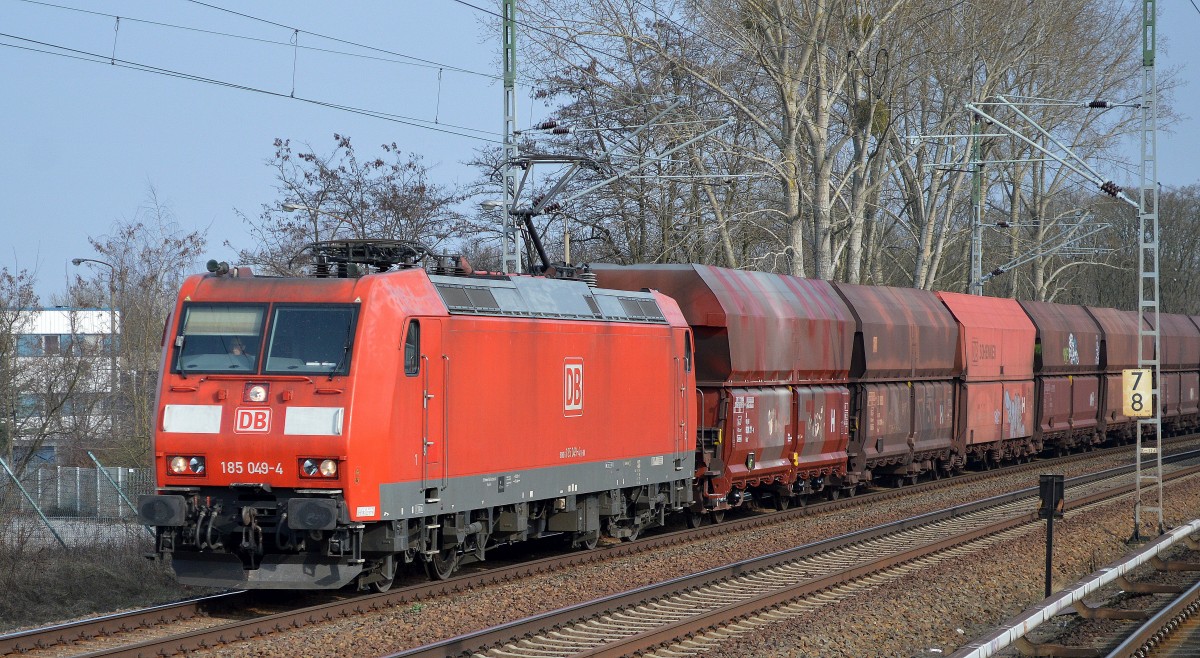 185 049-4 mit Ganzzug Schüttgutwagen Richtung Oranienburg am 25.03.15 Mühlenbeck/Mönchmühle b.Berlin.