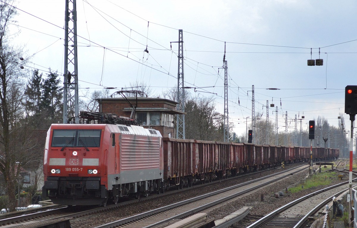 185 055-7 mit Ganzzug offener Güterwagen Richtung Bernau am 25.03.14 Berlin-Karow.
