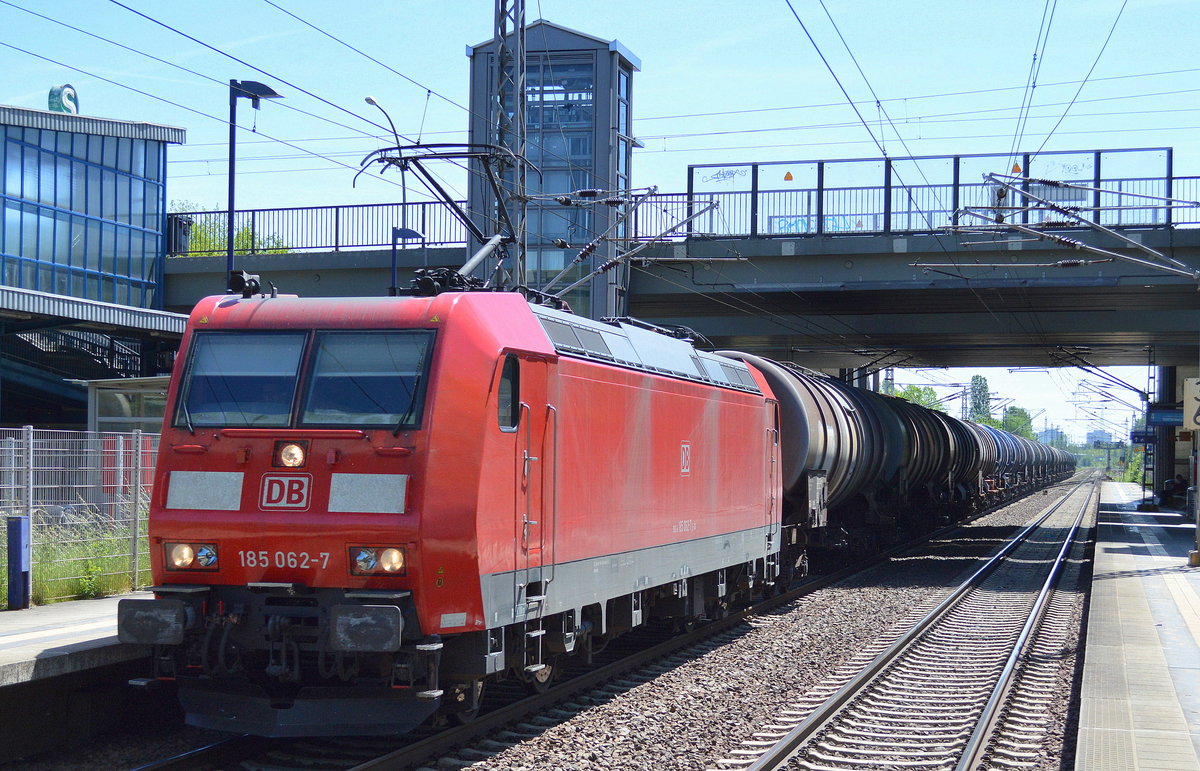 185 062-7 mit Kesselwagenzug (leer) Richtung Stendell am 02.06.17 Bf. Berlin-Hohenschönhausen.