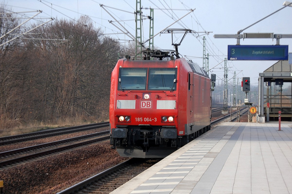 185 064-3 bei der Durchfahrt Bhf. Berlin-jungfernheide am 03.03.14 Richtung Nordosten.