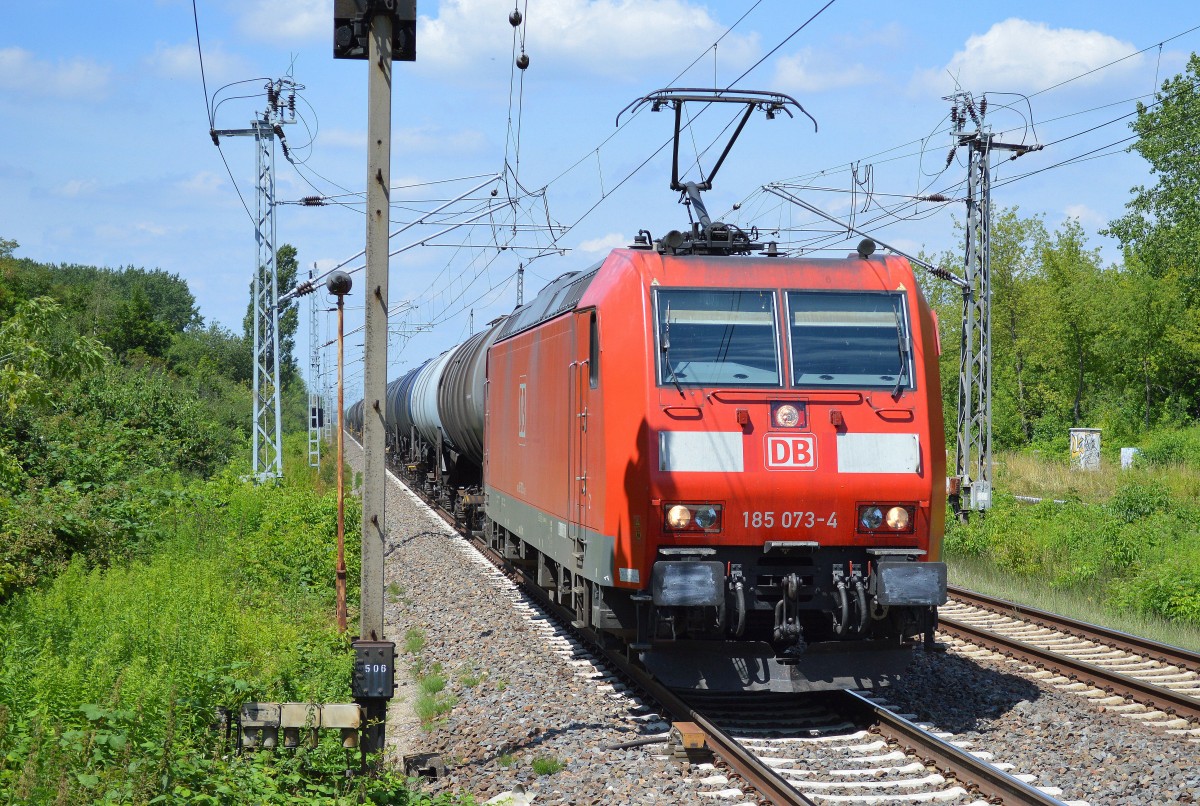 185 073-4 mit Kesselwagenzug bei der Durchfahrt Bhf. Berlin-Hohenschönhausen am 03.07.14