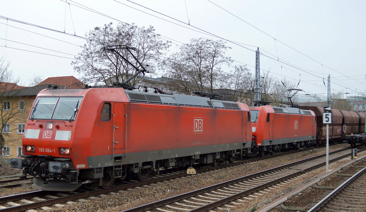 185 084-1 + 185 072-6 mit Erzzug am 04.04.16 Berlin-Köpenick.
