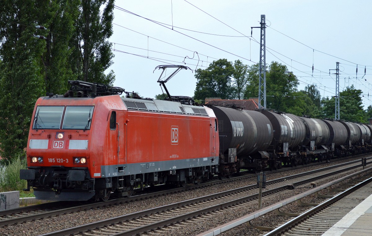 185 120-3 mit Kesselwagenzug Richtung Schwedt am 11.07.14 Berlin-Karow.