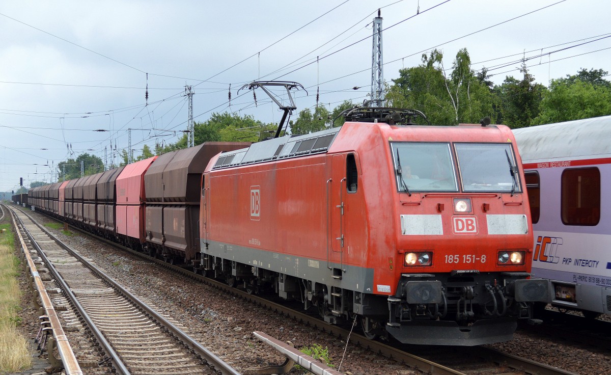 185 151-8 mit Ganzzug Schüttgutwagen am 13.07.15 Berlin-Hirschgarten.