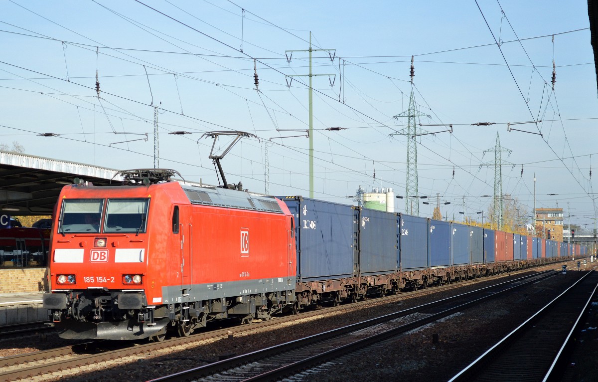 185 154-2 mit Containerzug am 02.11.15 Bhf. Flughafen Berlin-Schönefeld.
