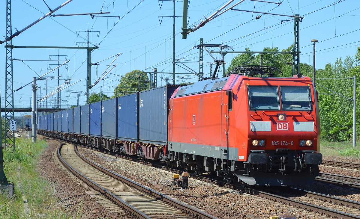 185 174-0 mit blauem Containerzug am 05.06.15 Durchfahrt Bhf. Flughafen Berlin-Schönefeld.