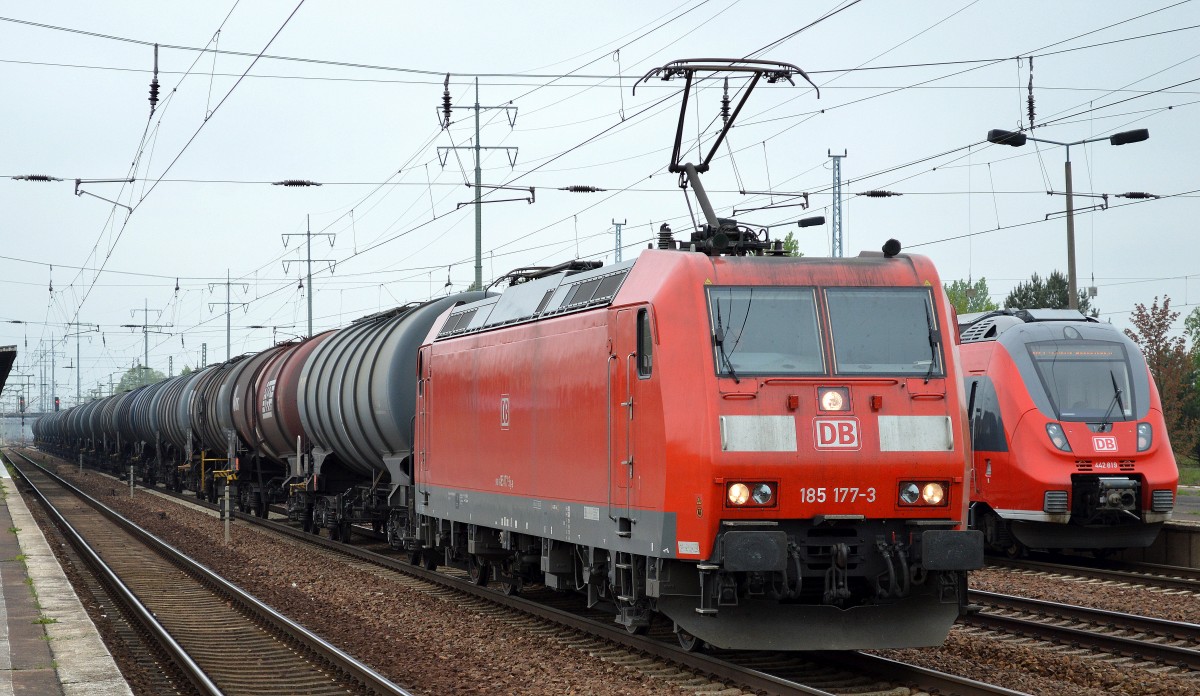 185 177-3 fährt mit Kesselwagenzug für eine längere Pause im Bhf. Flughafen Berlin-Schönfeld ein, 24.04.14
