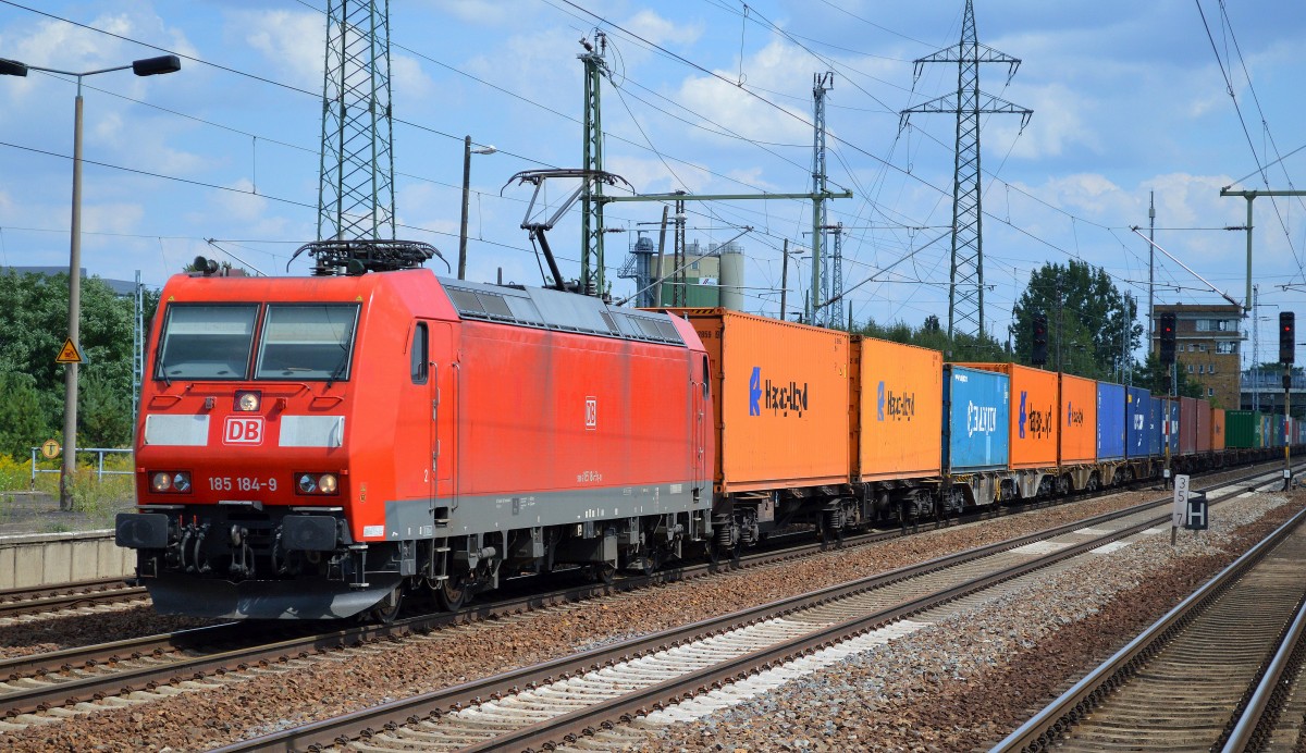 185 184-9 mit Containerzug bei der Durchfahrt Bhf. Flughafen Berlin-Schönefeld am 01.08.14