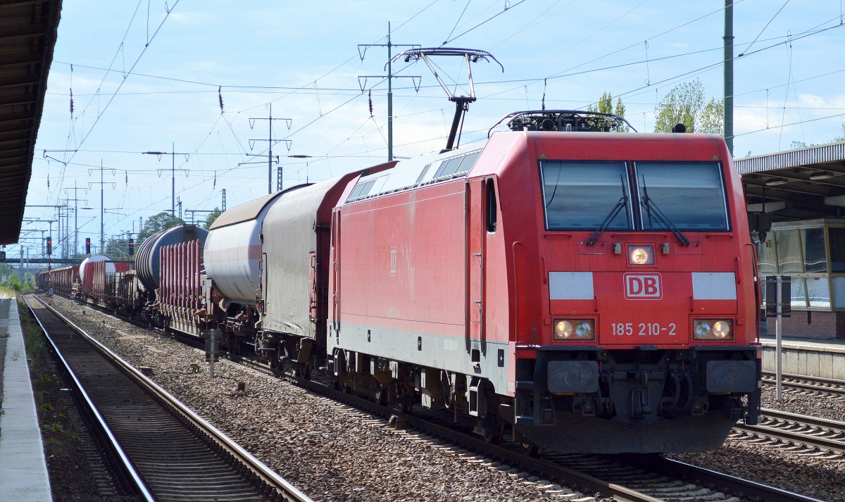 185 210-2 mit gemischtem Güterzug am 17.09.15 Bhf. Flughafen Berlin-Schönefeld.