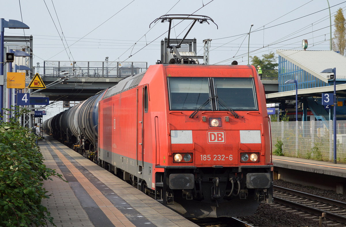185 232-6 mit Kesselwagenzug am 28.09.17 Durchfahrt Bf. Berlin-Hohenschönhausen.