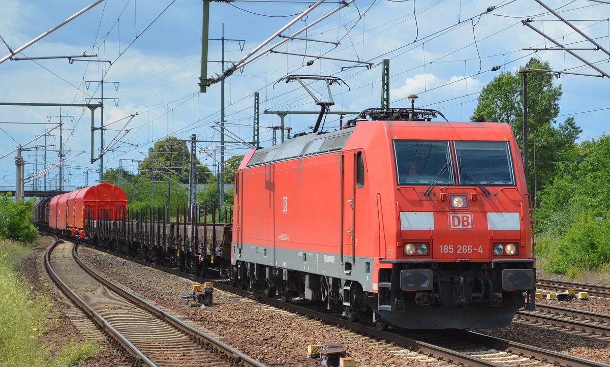 185 266-4 mit gemischtem Güterzug am 05.07.16 Bf. Flughafen Berlin Schönefeld.