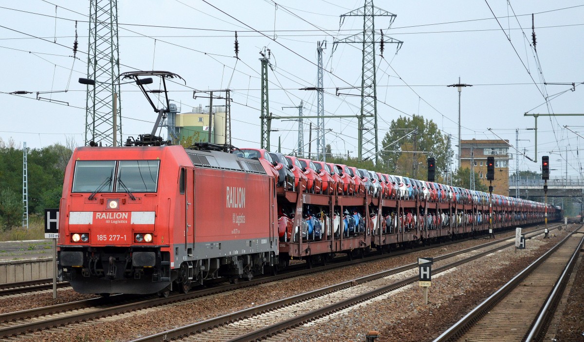 185 277-1 mit PKW-Transportzug mit fabrikneuen Ford Ka am 02.10.14 Bhf. Flughafen Berlin-Schönefeld.