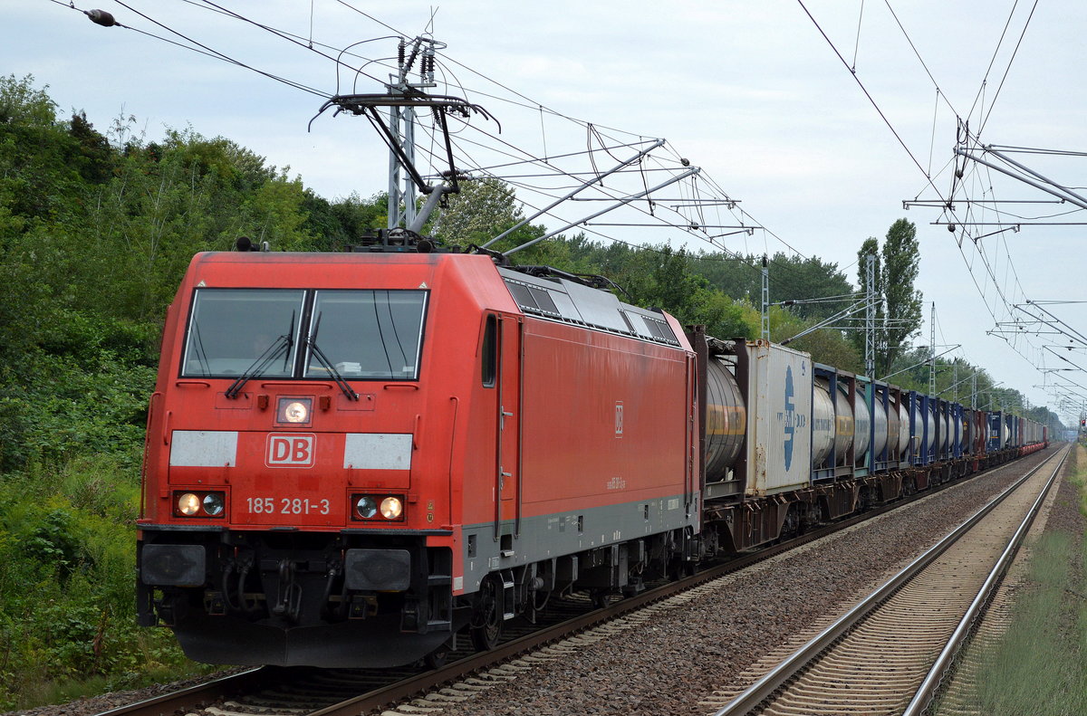 185 281-3 mit Containerzug am 03.08.17 Bf. Berlin-Hohenschönhausen.