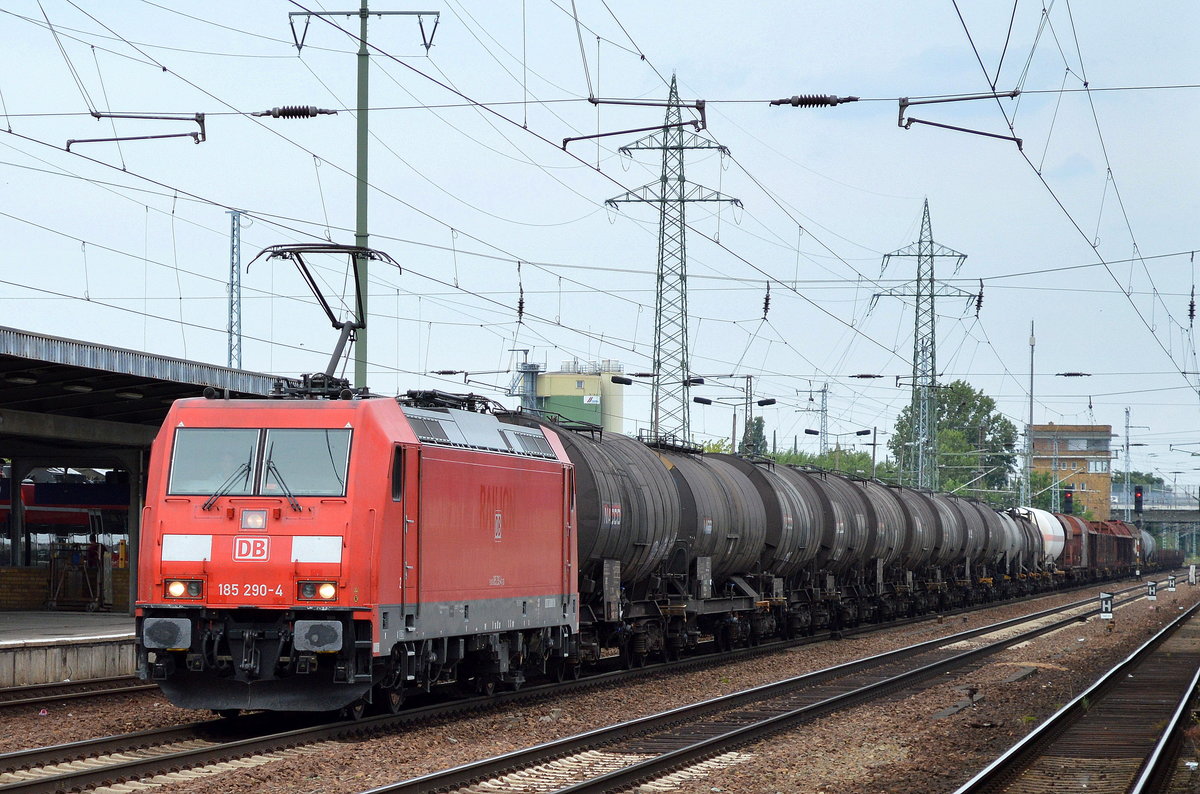 185 290-4 mit gemischtem Güterzug am 11.07.16 Bf. Flughafen Berlin-Schönefeld.
