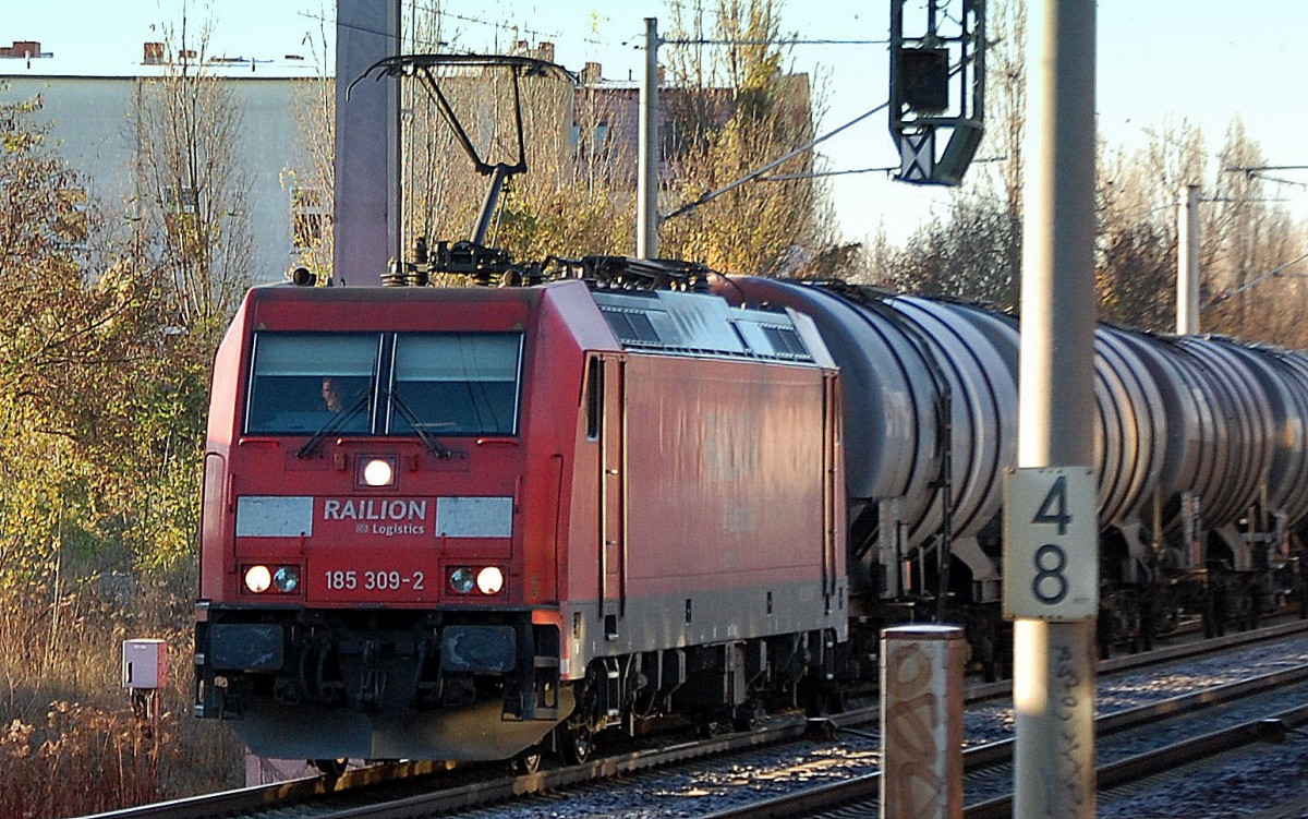 185 309-2 mit Kesselwagenzug Richtung Berlin-Blankenburg, 26.11.13 Berlin-Pankow.