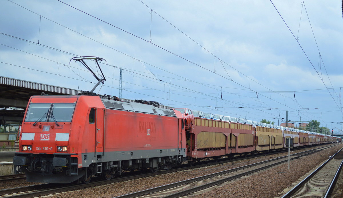 185 310-0 mit einem PKW-Transportzug (fabrikneue Opel) am 02.08.16 Bf. Flughafen Berlin-Schönefeld.