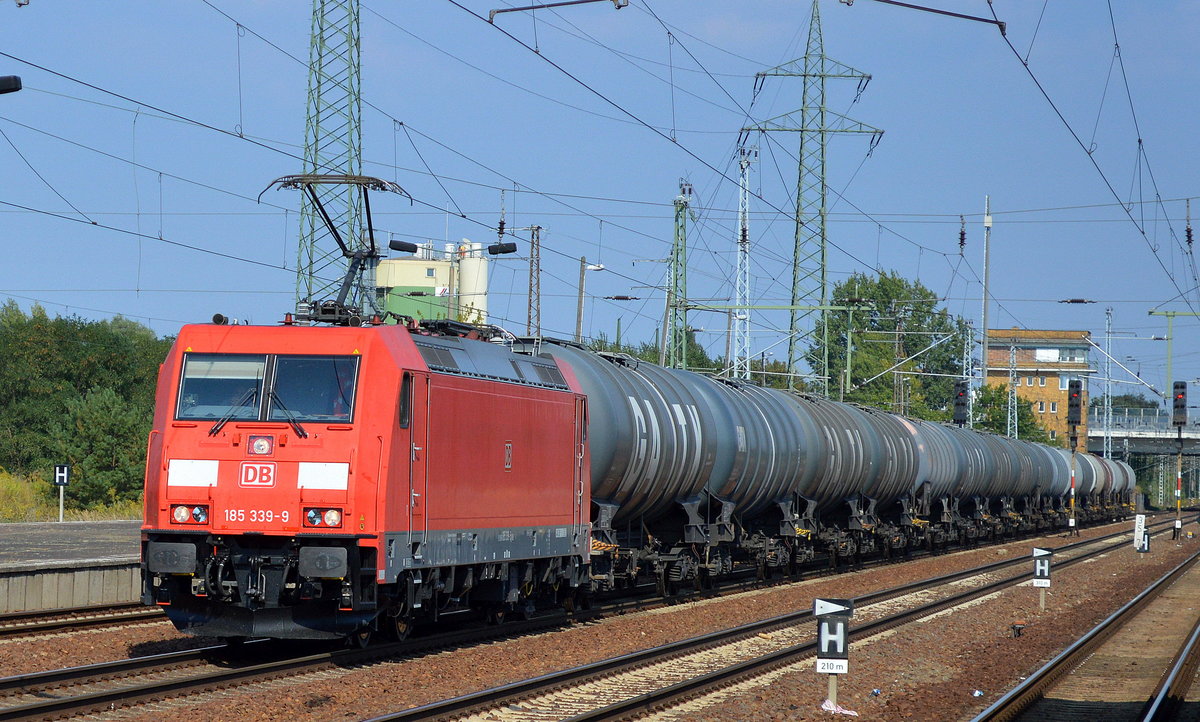 185 339-9 mit Kesselwagenzug am 13.09.16 Bf. Flughafen Berlin-Schönefeld.