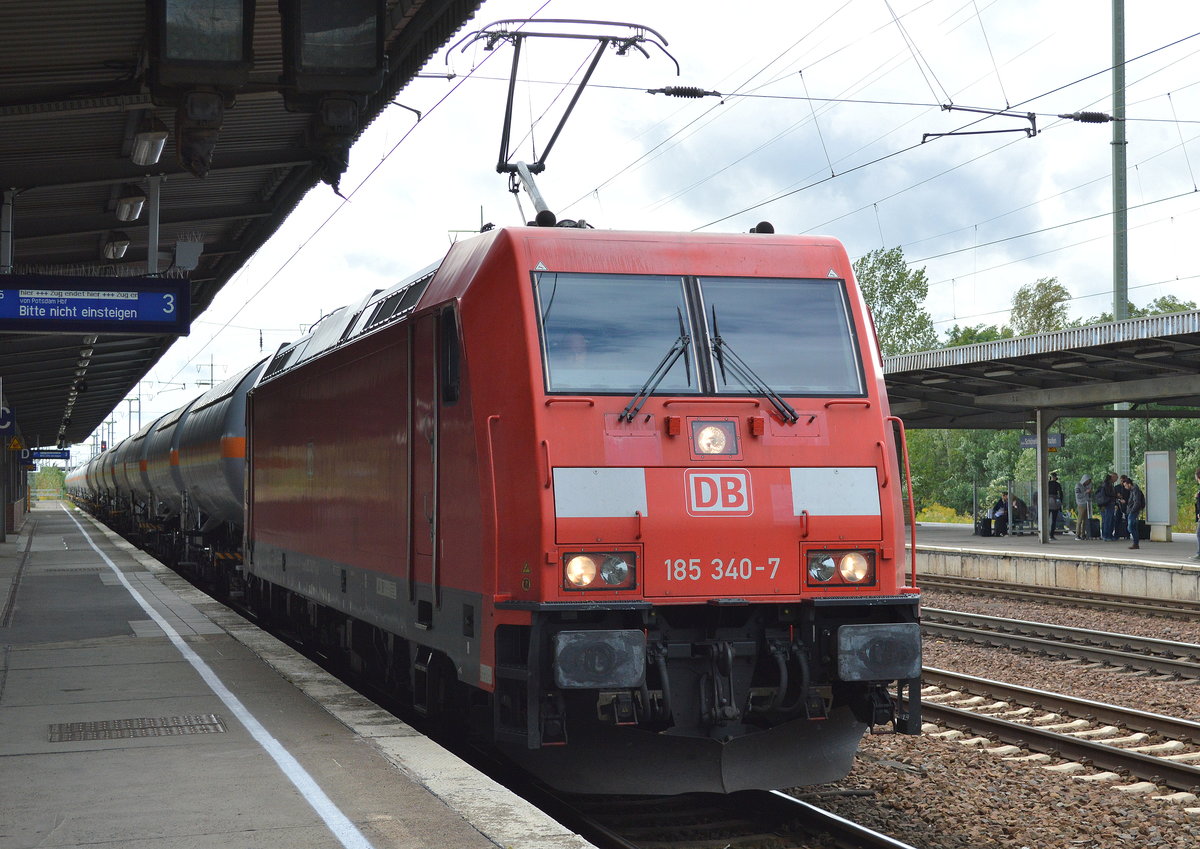 185 340-7 mit einem Ganzzug Gasdruckkesselwagen am 14.09.17 BF. Flughafen Berlin-Schönefeld.