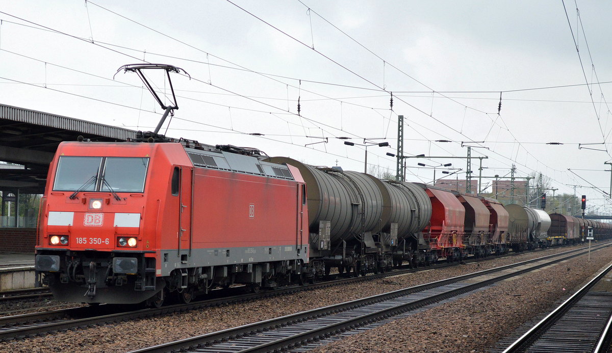 185 350-6 mit gemischtem Güterzug am 14.04.16 Bf. Flughafen Berlin-Schönefeld.