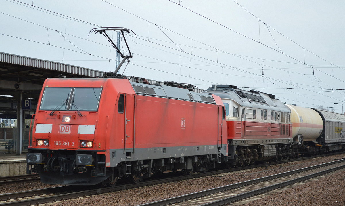 185 361-3 mit 232 409-3 und gemischtem Güterzug am haken am 29.03.17 Bf. Flughafen Berlin-Schönefeld.