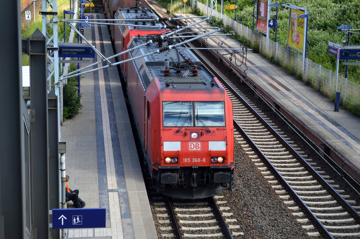 185 368-8 + 185 ???-? mit Ganzzug SChüttgutwagen für Erztransporte am 15.06.15 Durchfahrt Bhf. Berlin-Hohenschönhausen.