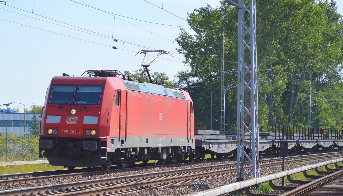 185 383-7 mit einem Transportzug Stahlbrammen am 21.08.15 Richtung Oranienburg in Mühlenbeck/Mönchmühle bei Berlin.