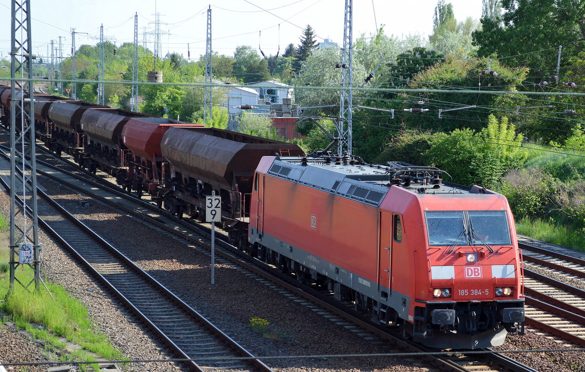 185 384-5 mit Ganzzug Schüttgutwagen (leer) am 17.05.17 Berlin-Springpfuhl. 