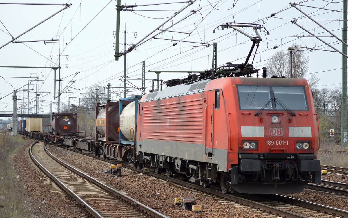 189 001-1 mit Containerzug am 03.04.16 Bhf. Flughafen Berlin-Schönefeld.