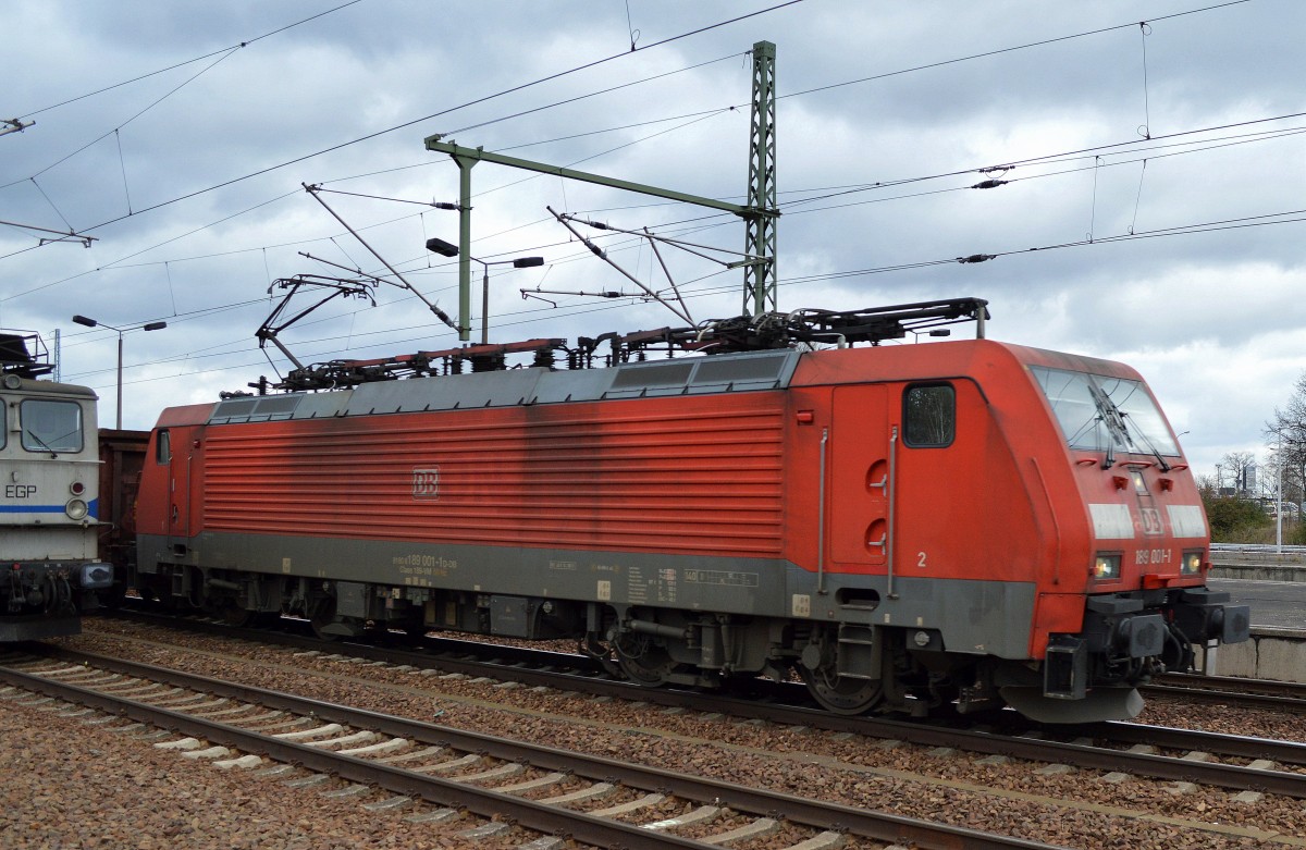 189 001-1 mit Ganzzug offener Güterwagen am 23.02.16 Durchfahrt Bhf. Flughafen Berlin-Schönefeld.