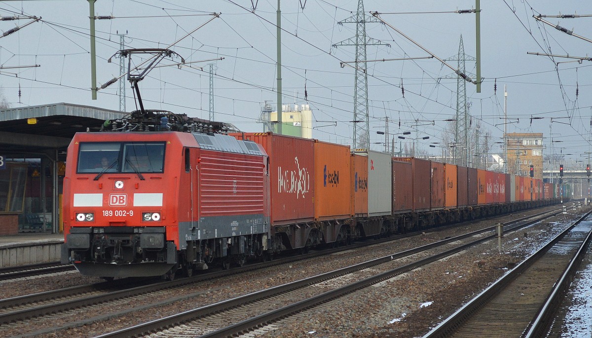 189 002-9 mit Containerzug am 06.02.15 Durchfahrt Bhf. Flughafen Berlin-Schönefeld.
