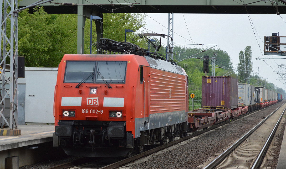 189 002-9 mit Containerzug am 30.05.17 Bf.Berlin-Hohenschönhausen.