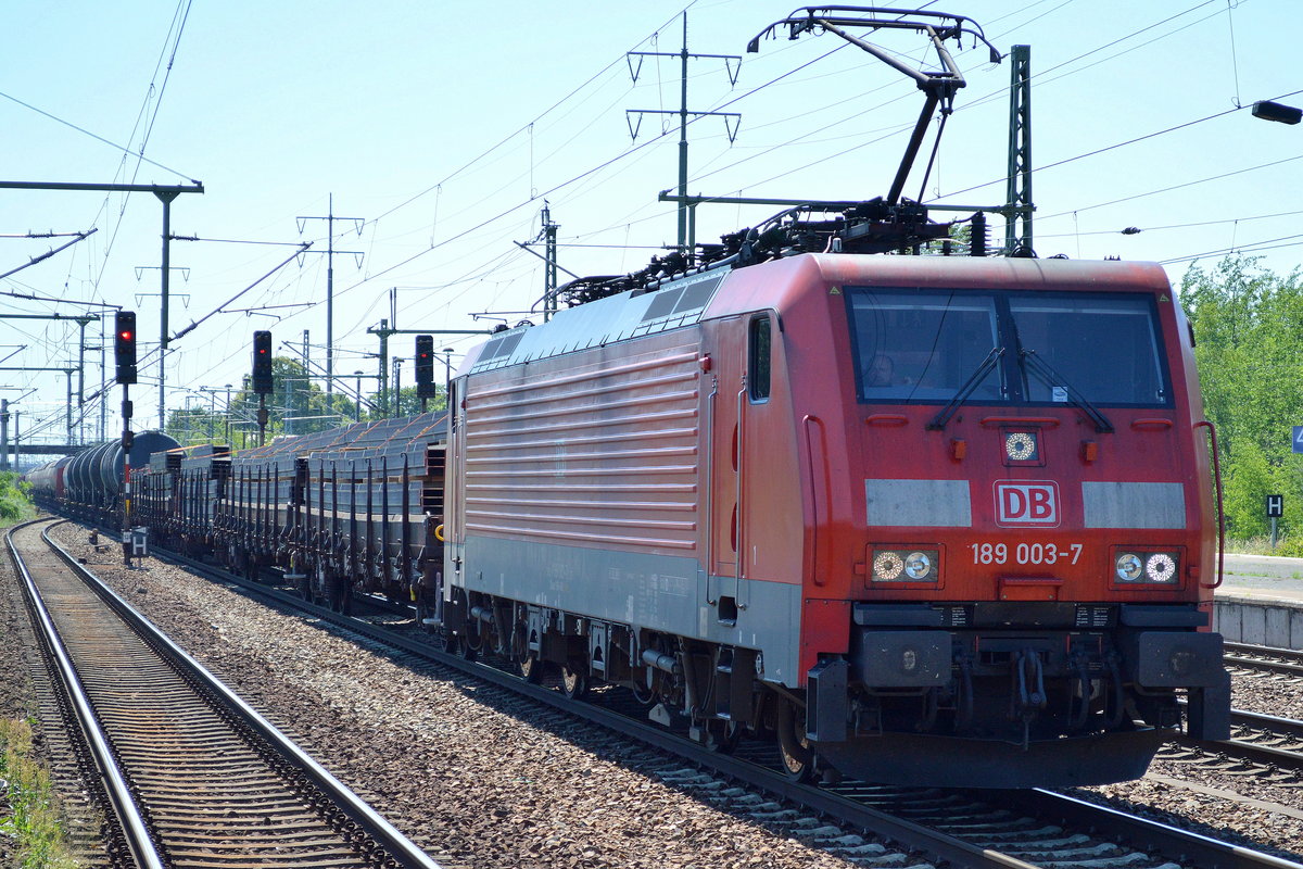 189 003-7 mit gemischtem Güterzug am 23.06.16 Bf. Flughafen Berlin-Schönefeld.