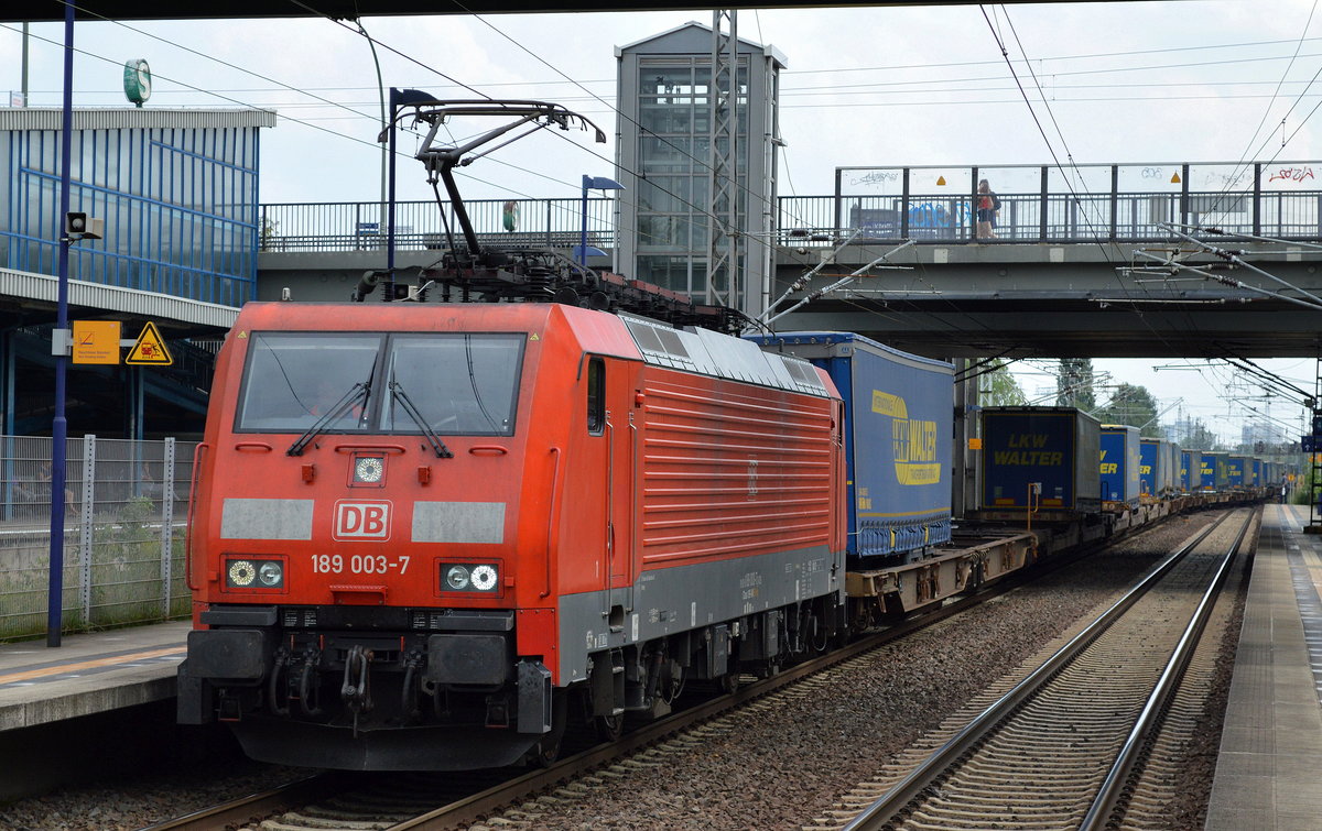 189 003-7 mit KLV-Zug (LKW-WALTER Trailer) ab Industrieübergabe Nordost am 02.08.17 Bf. Berlin-Hohenschönhausen. 