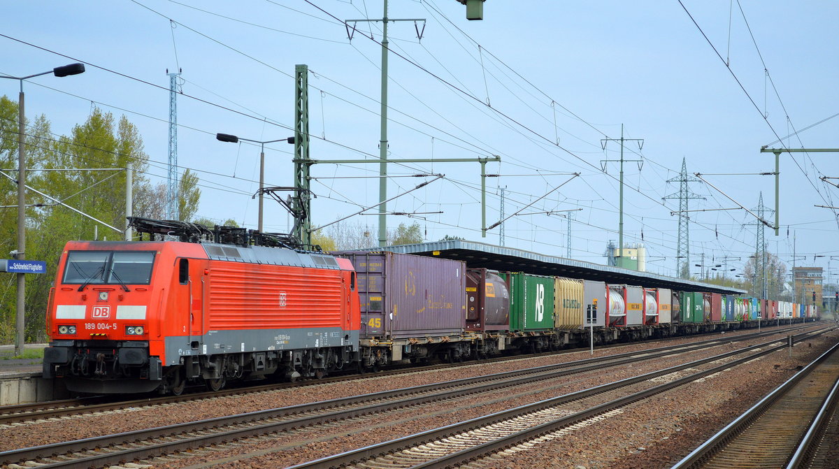189 004-5 mit langem Containerzug am 21.04.17 Bf. Flughafen Berlin-Schönefeld.