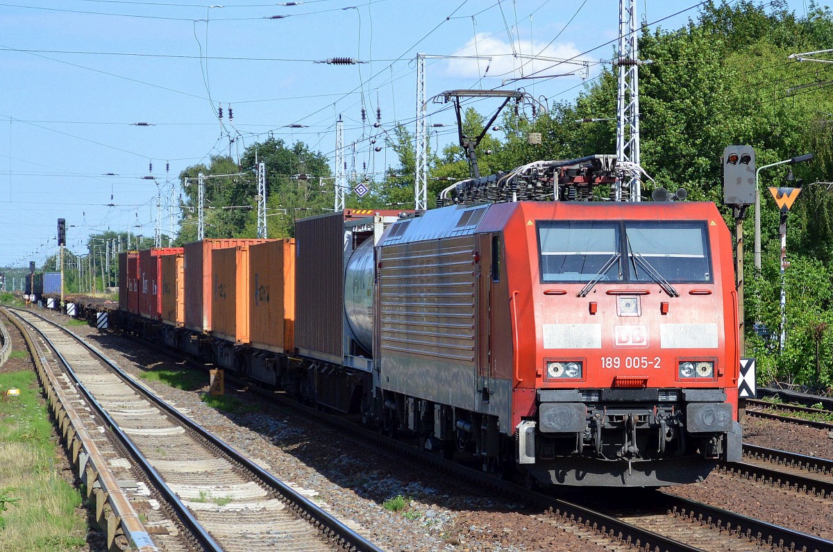189 005-2 mit Containerzug am 20.07.15 Berlin-Hirschgarten.