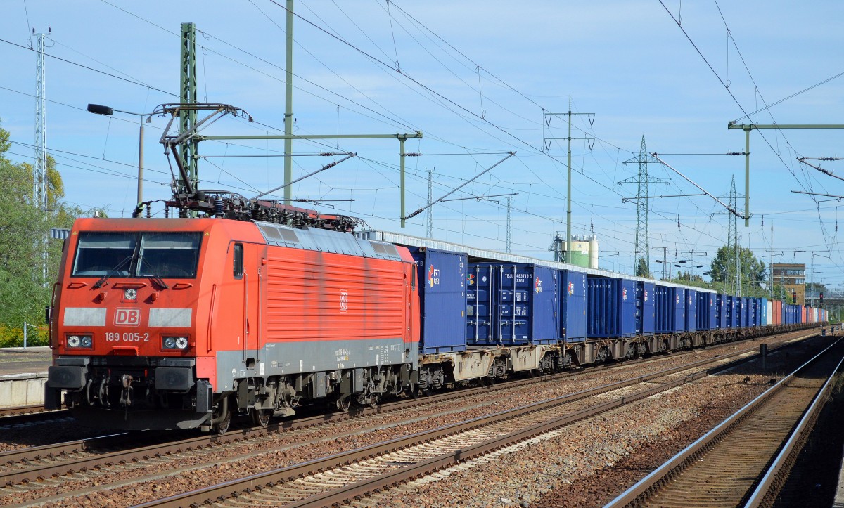 189 005-2 mit Containerzug am 16.0.15 Durchfahrt Bhf. Flughafen Berlin-Schönefeld.