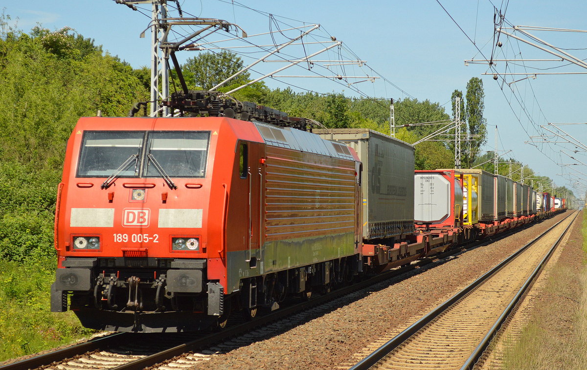 189 005-2 mit KLV/Containerzug am 01.06.17 Bf. Berlin-Hohenschönhausen.