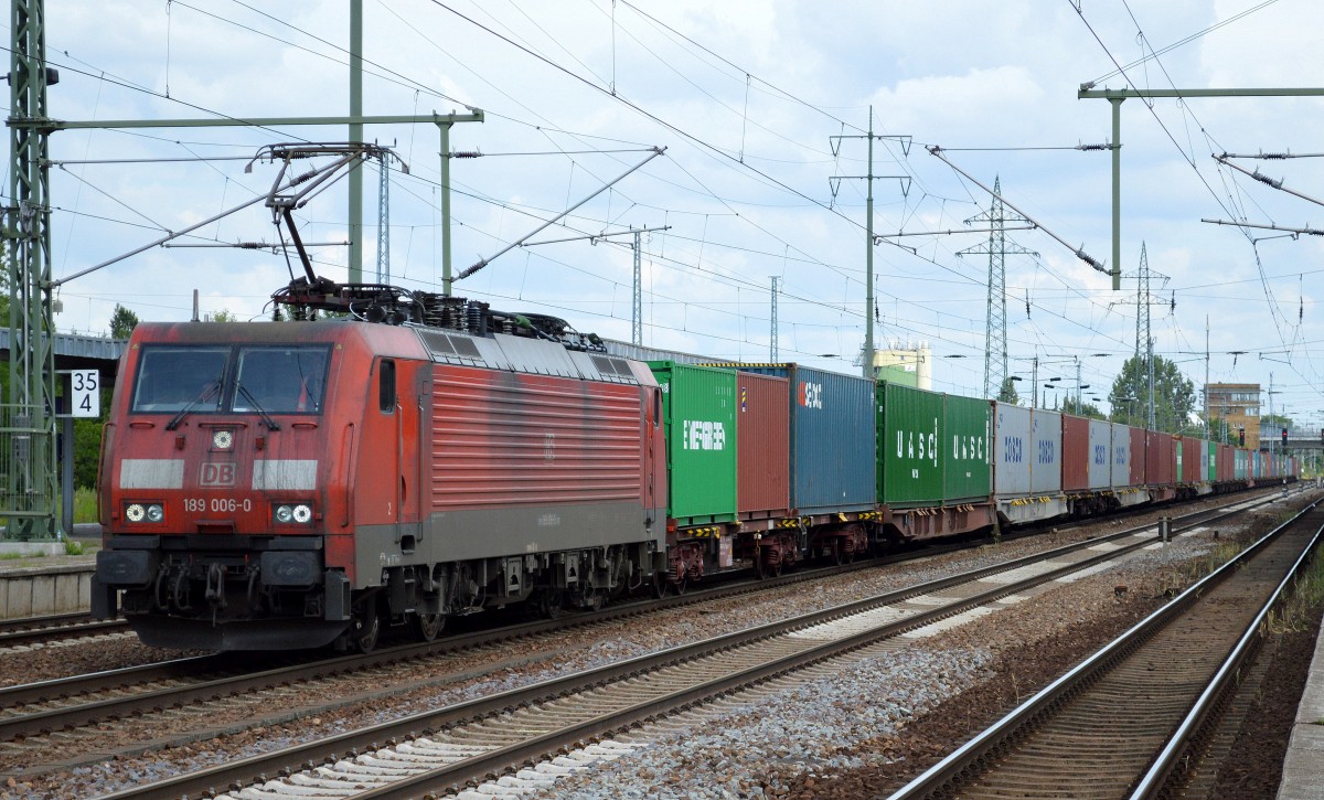 189 006-0 mit Containerzug am 26.06.14 Durchfahrt Bhf. Flughafen Berlin-Schönefeld.