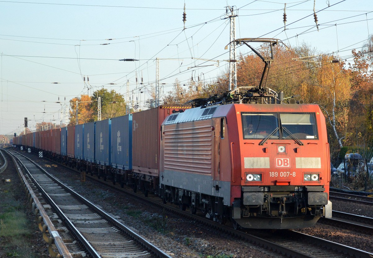 189 007-8 mit Containerzug am 02.11.15 Berlin-Hirschgarten.