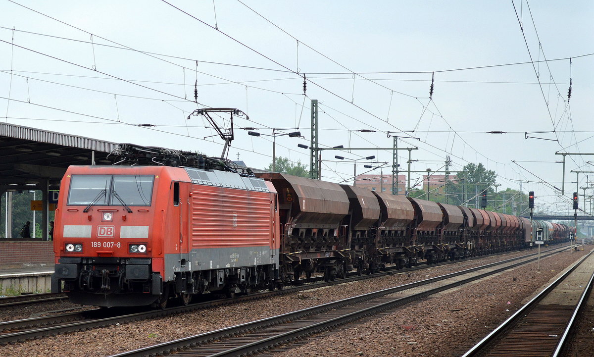 189 007-8 mit gemischtem Güterzug am24.05.16 Bf. Flughafen Berlin-Schönefeld.
