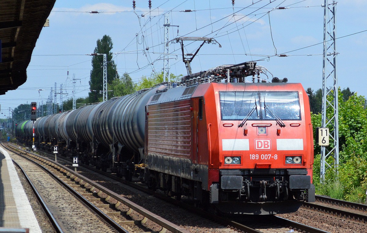 189 007-8 mit Kesselwagenzug am 22.05.15 Berlin-Karow.