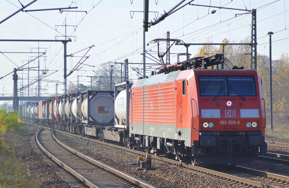 189 008-6 mit Containerzug am 31.10.15 Bhf. Flughafen Berlin-Schönefeld.