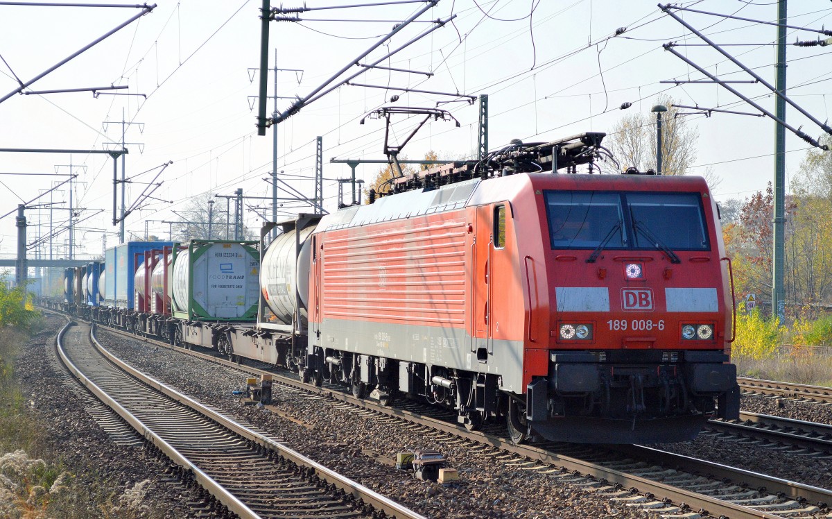 189 008-6 mit Containerzug am 28.10.15 Bhf. Flughafen Berlin-Schönefeld.